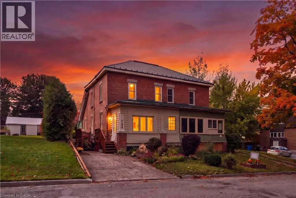 324 DALY Street