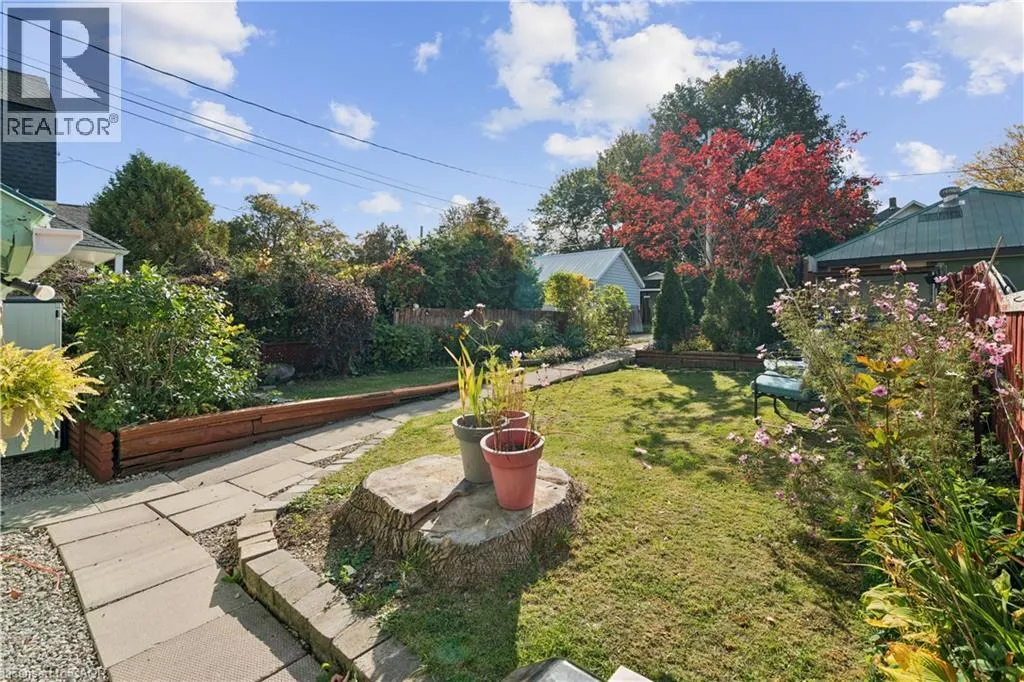 324 DALY Street