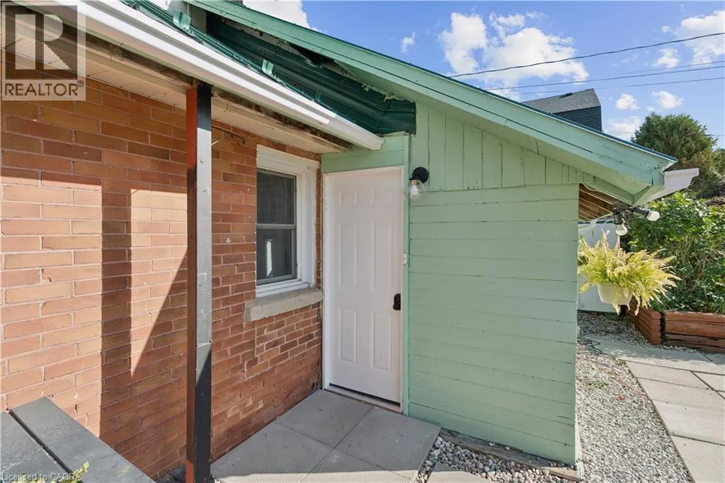 324 DALY Street