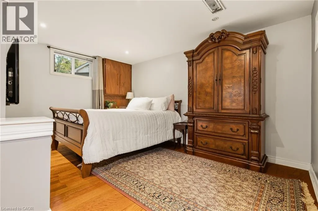 7 HATFIELD Place