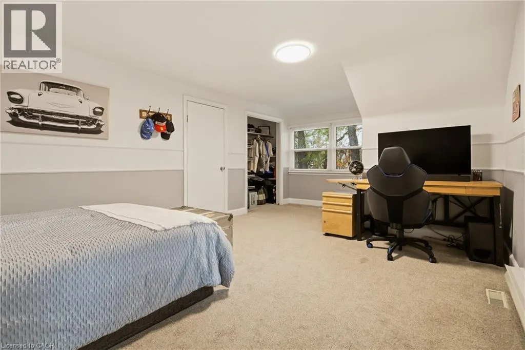 7 HATFIELD Place
