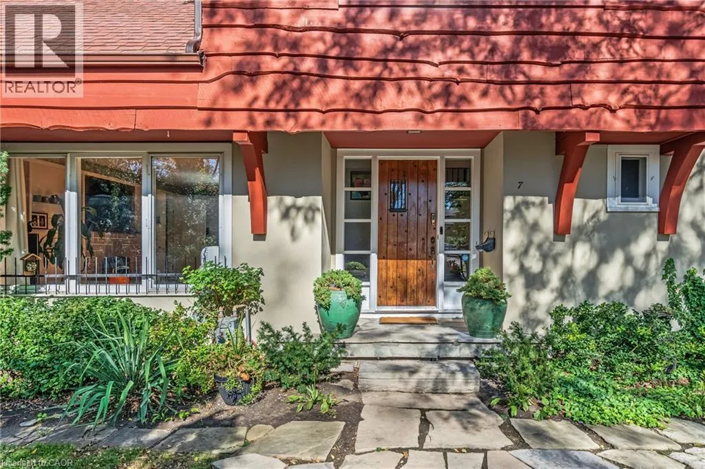 7 HATFIELD Place