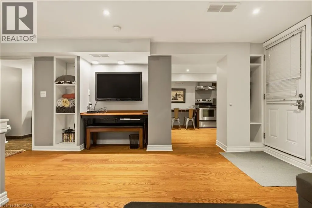 7 HATFIELD Place