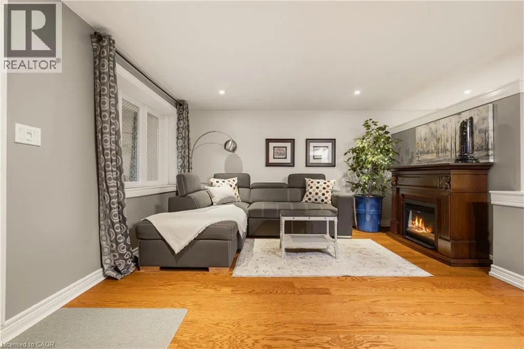 7 HATFIELD Place