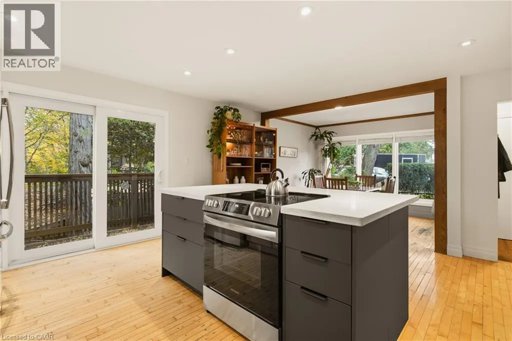 7 HATFIELD Place