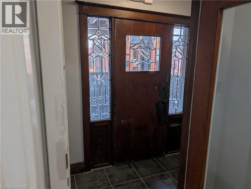 105 GEORGE Street Unit# 1 MAIN FLOOR