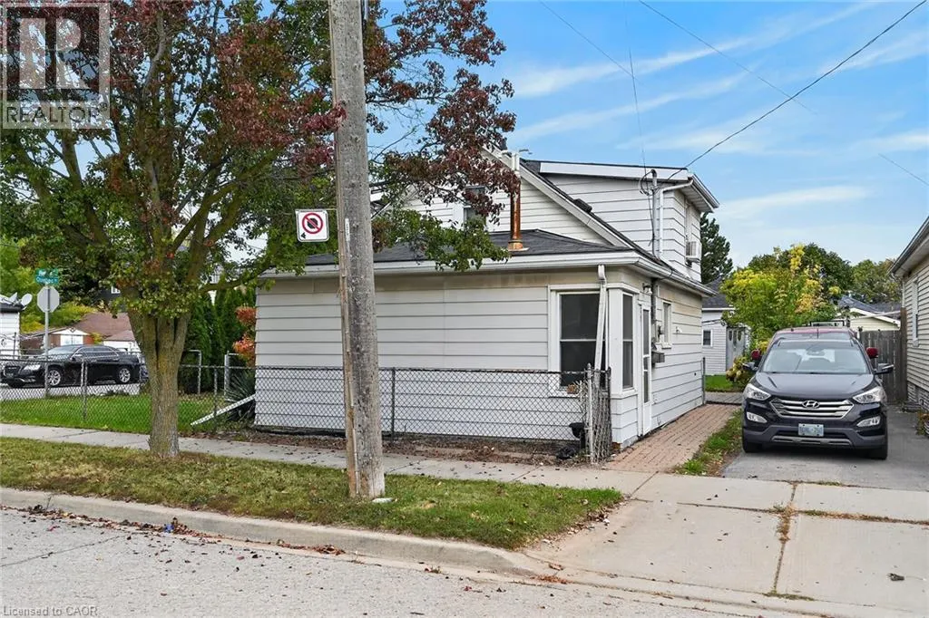 747 RENNIE Street