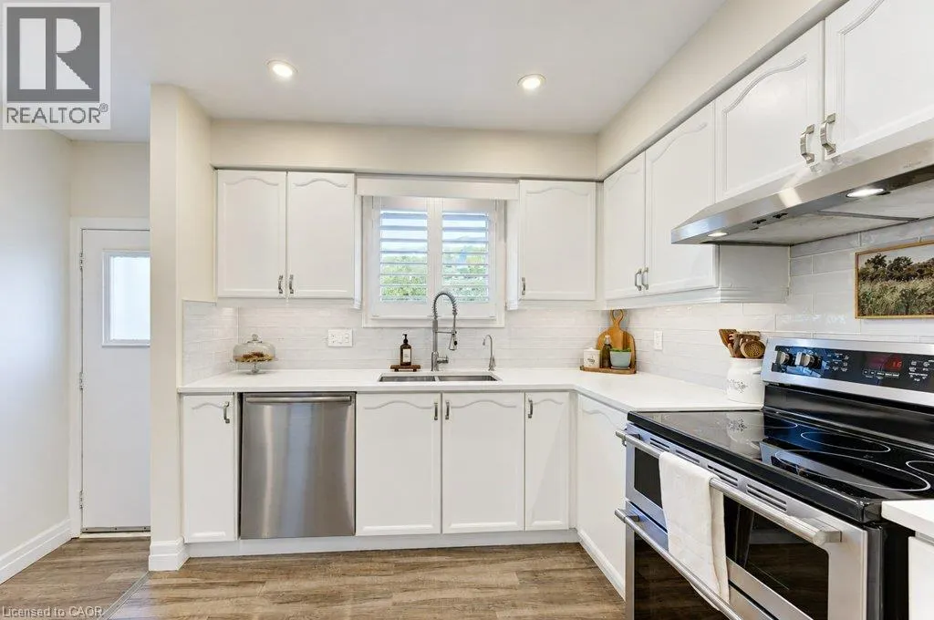 206 TAGGE Crescent