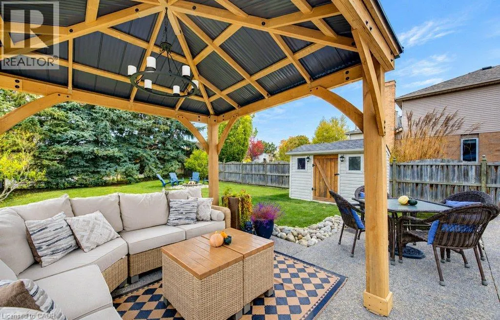 206 TAGGE Crescent
