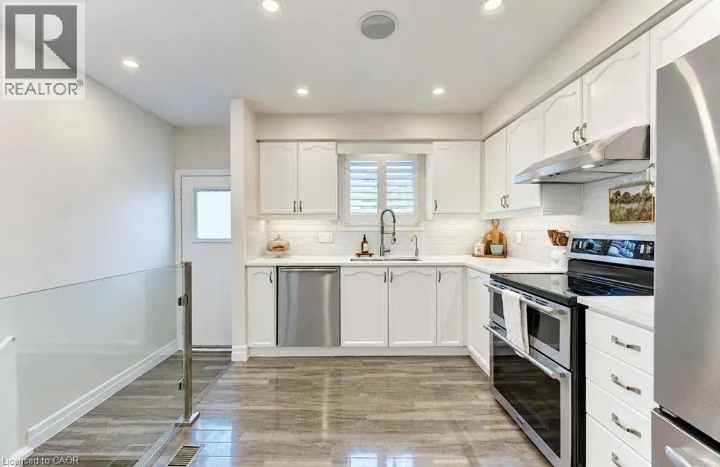 206 TAGGE Crescent