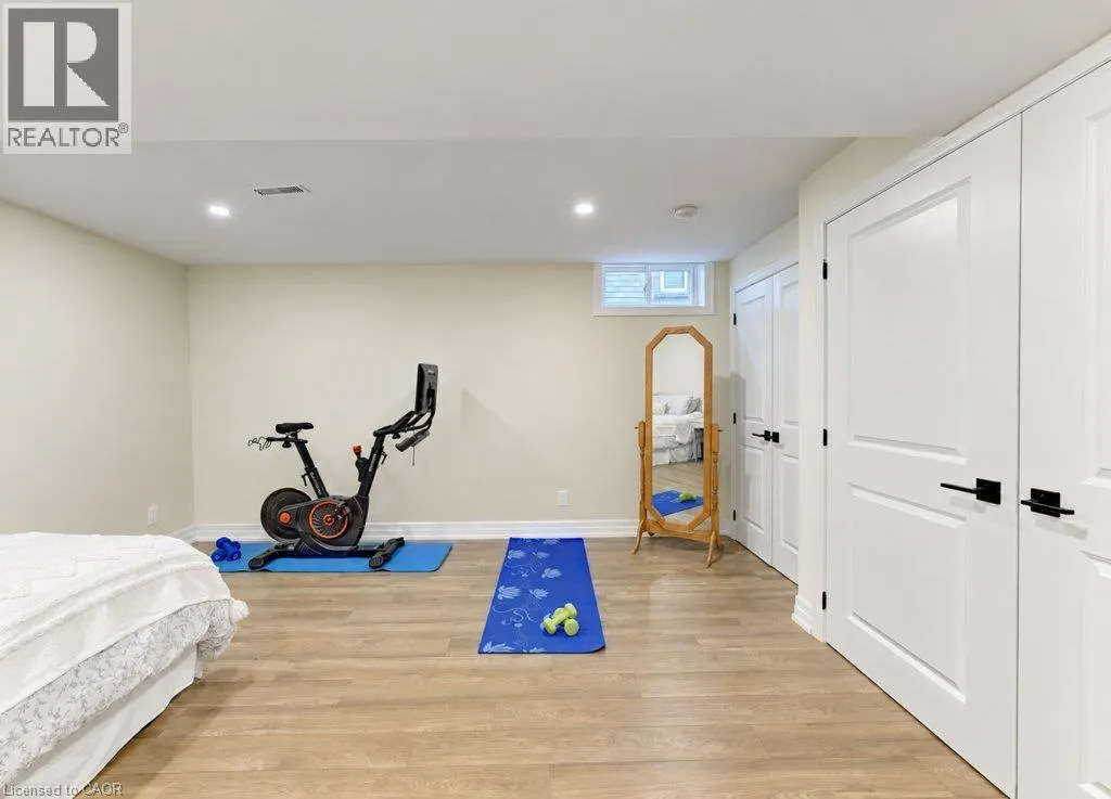 206 TAGGE Crescent