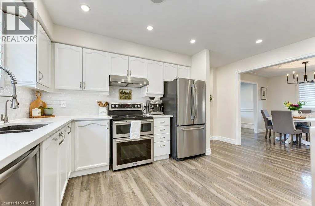 206 TAGGE Crescent