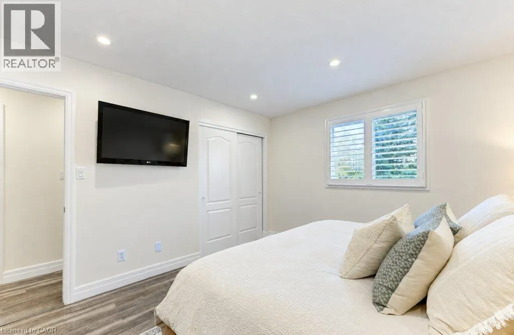 206 TAGGE Crescent