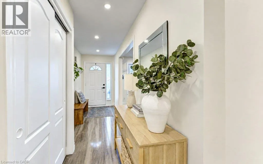 206 TAGGE Crescent