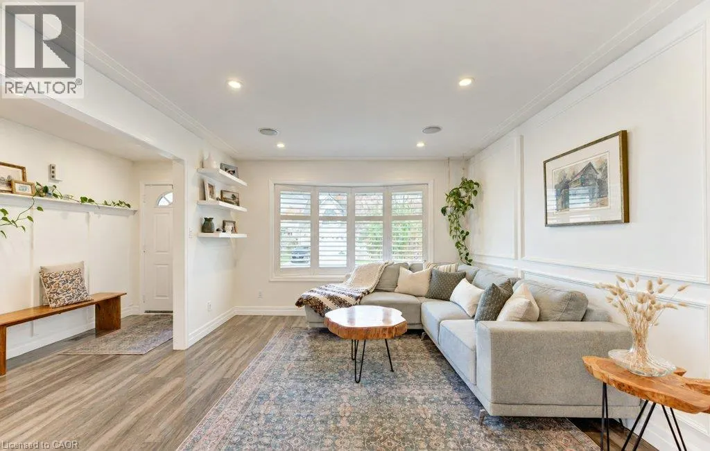 206 TAGGE Crescent