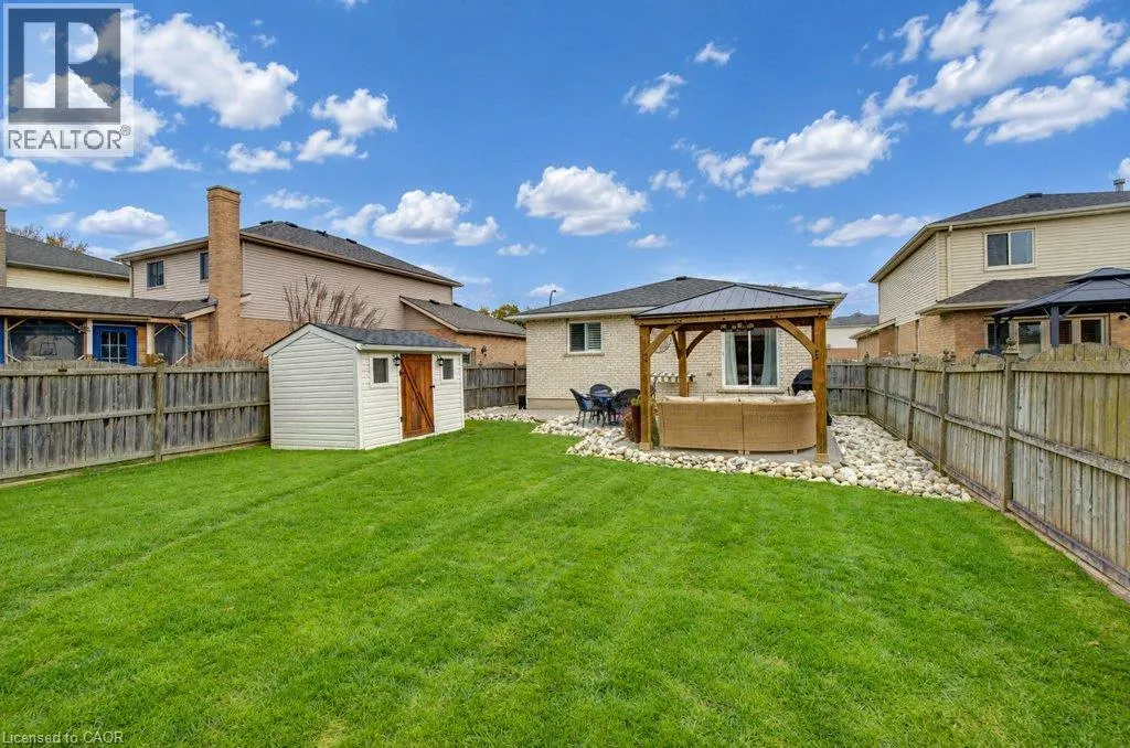 206 TAGGE Crescent