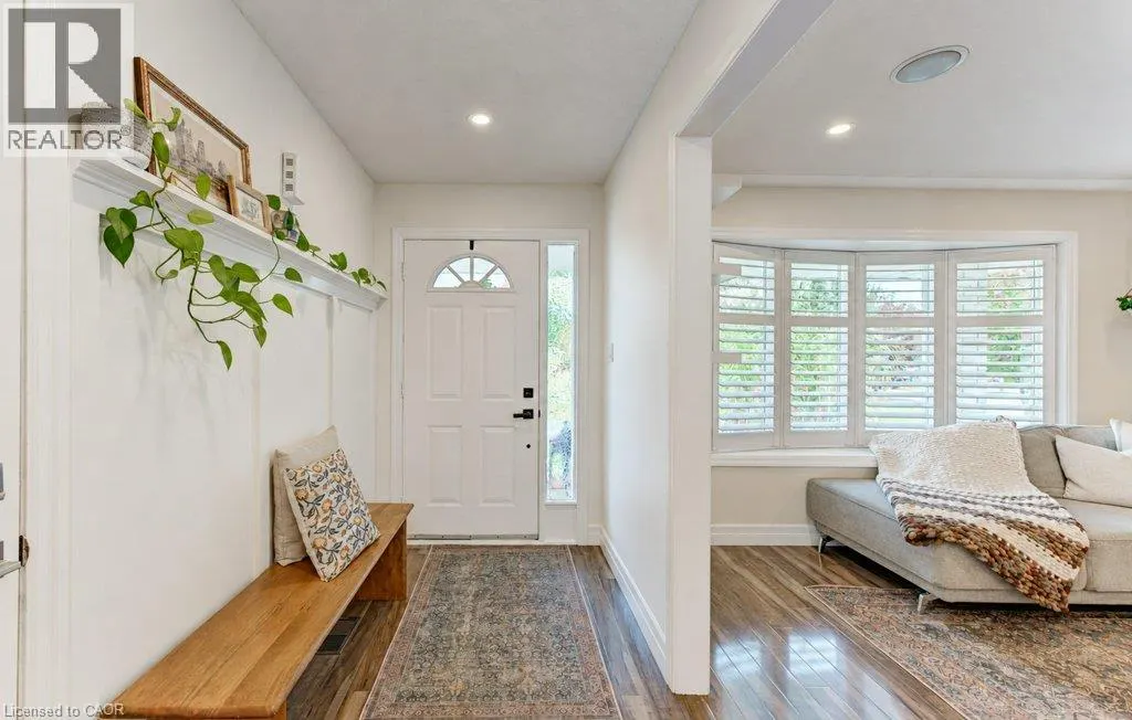 206 TAGGE Crescent