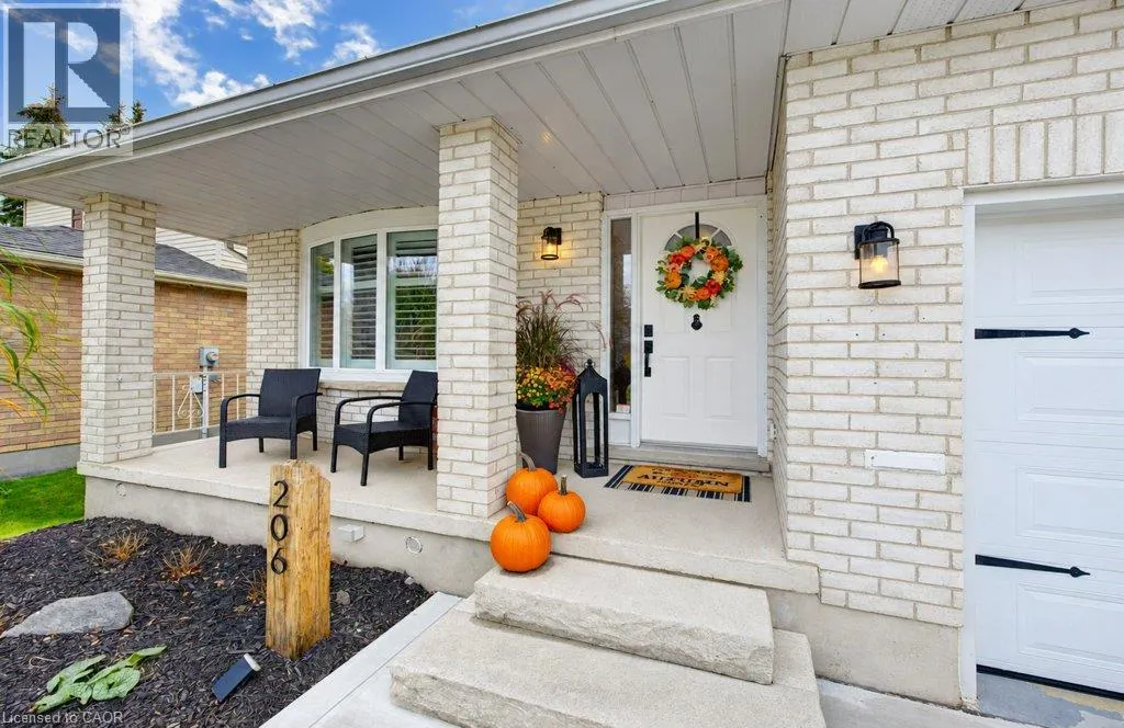 206 TAGGE Crescent