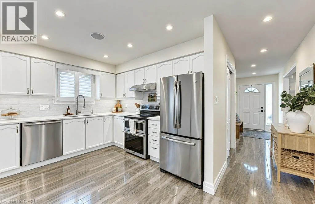 206 TAGGE Crescent