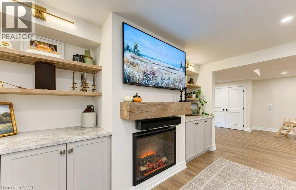 206 TAGGE Crescent