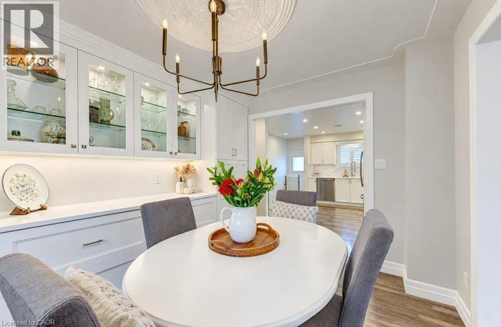 206 TAGGE Crescent