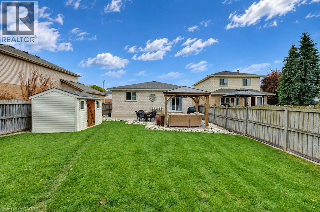 206 TAGGE Crescent