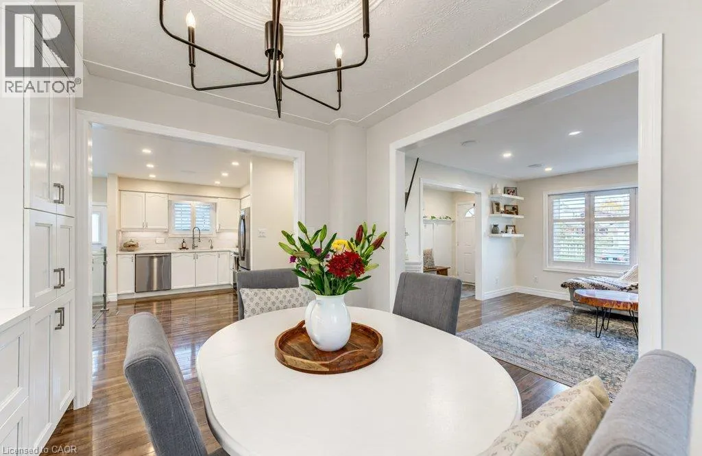 206 TAGGE Crescent
