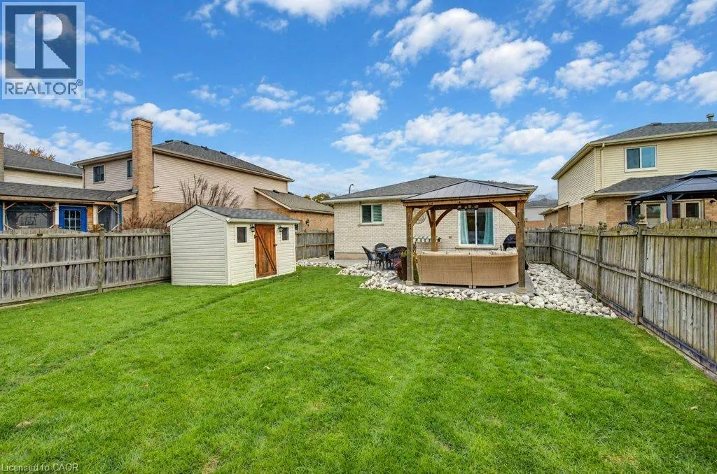 206 TAGGE Crescent