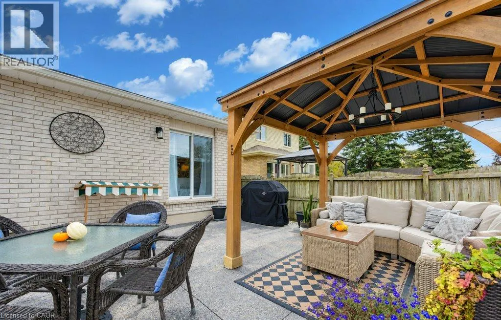 206 TAGGE Crescent