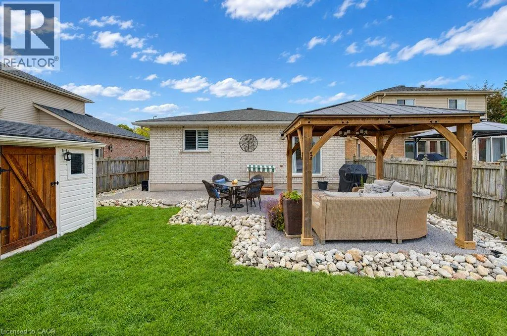 206 TAGGE Crescent