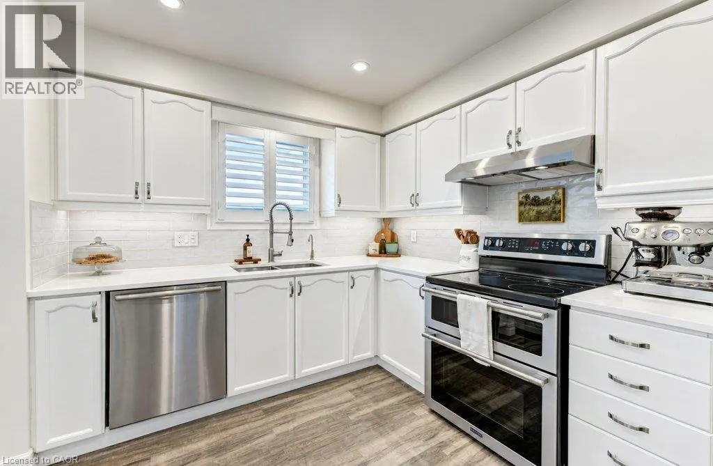 206 TAGGE Crescent