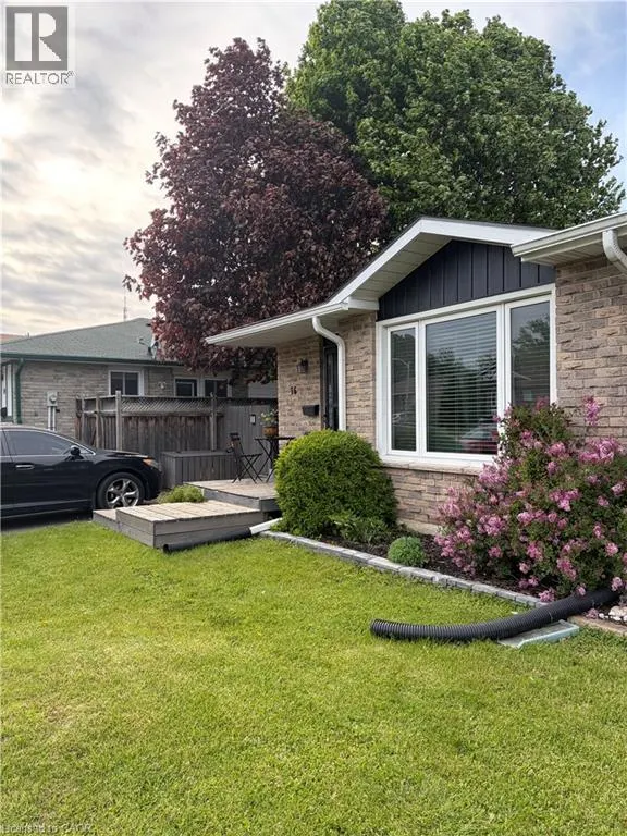 16 MAPLE Crescent Unit# 2 #2