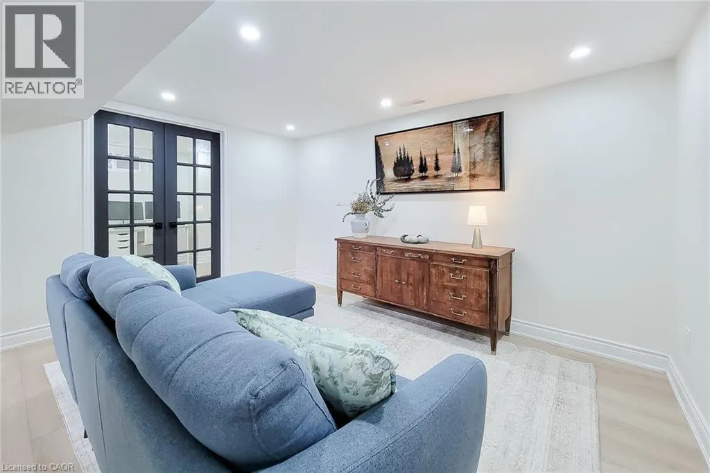 8 ALBEMARLE Street
