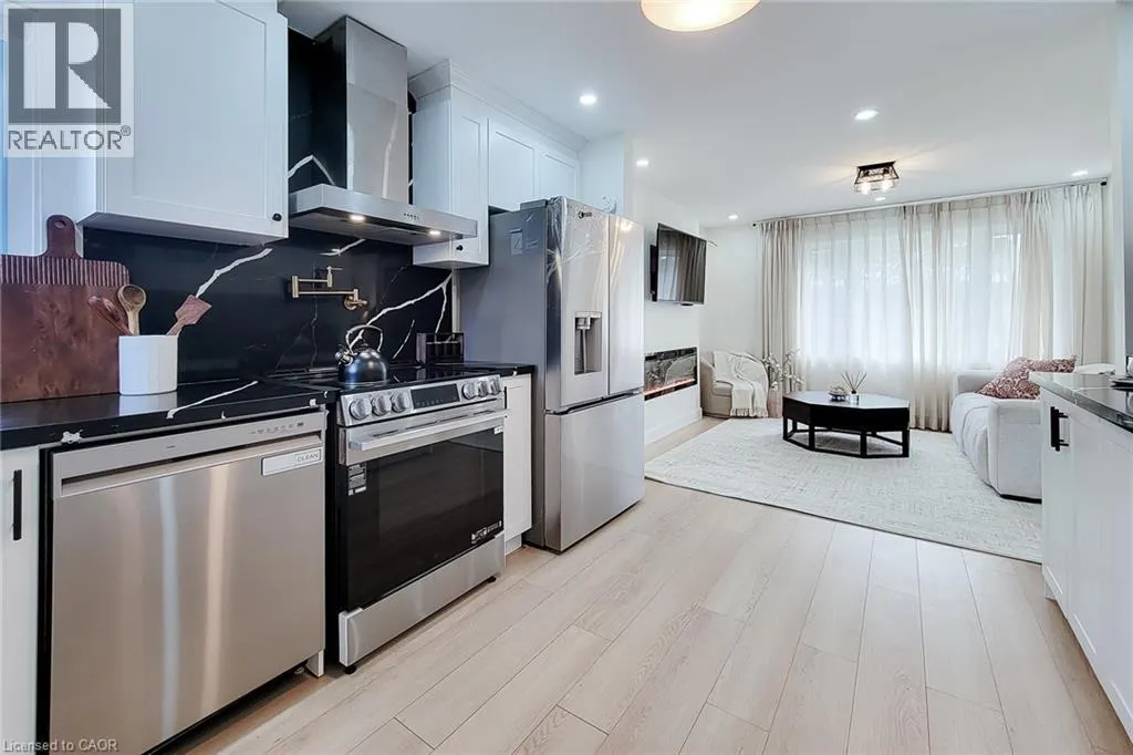 8 ALBEMARLE Street