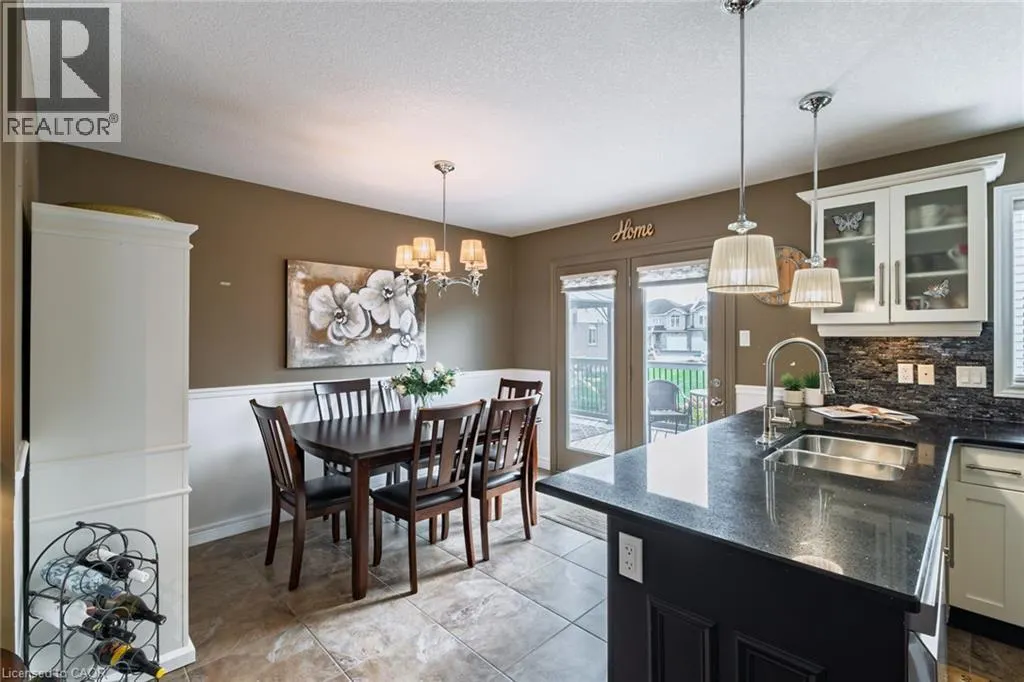 98 SANDERS Crescent