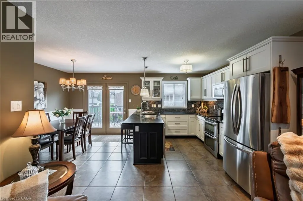 98 SANDERS Crescent