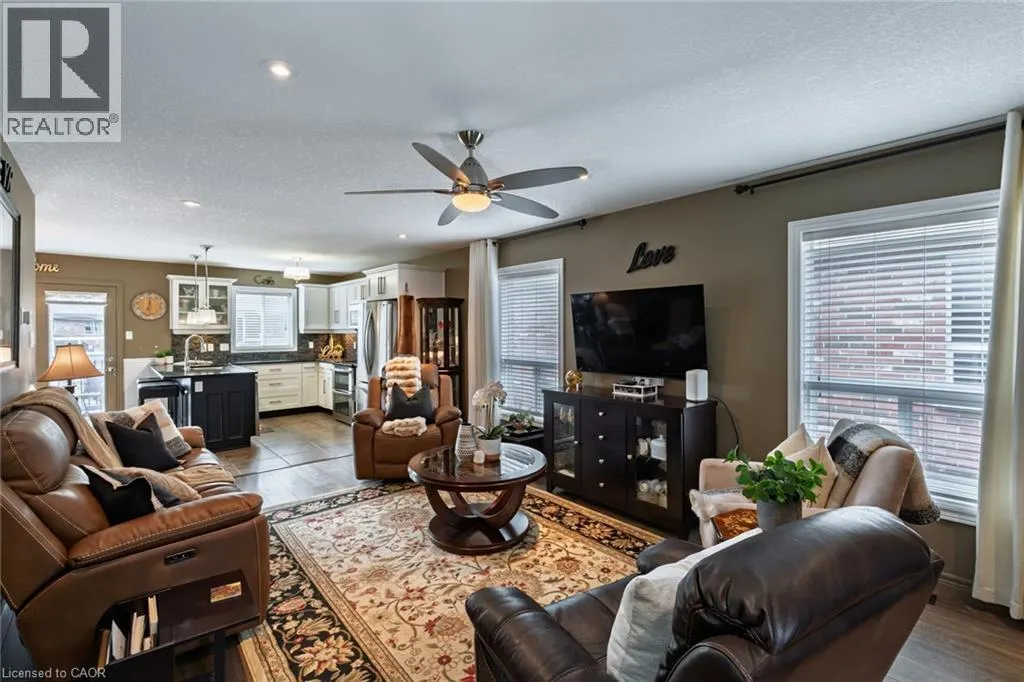 98 SANDERS Crescent