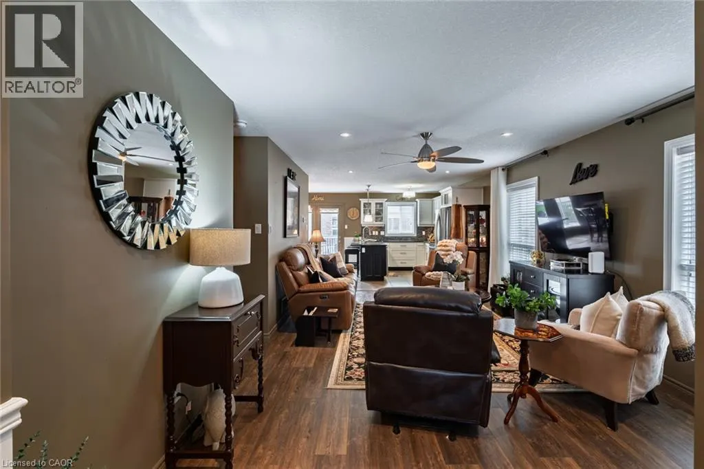 98 SANDERS Crescent