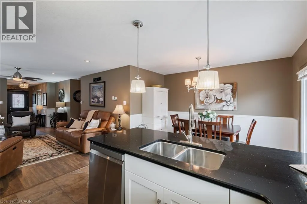 98 SANDERS Crescent