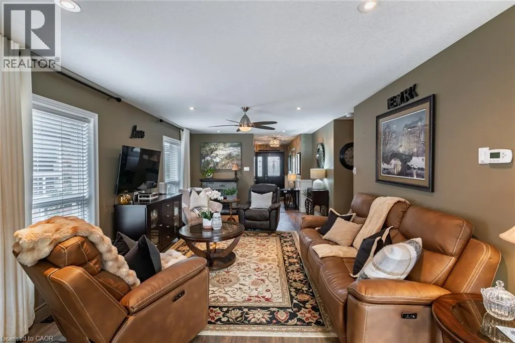 98 SANDERS Crescent
