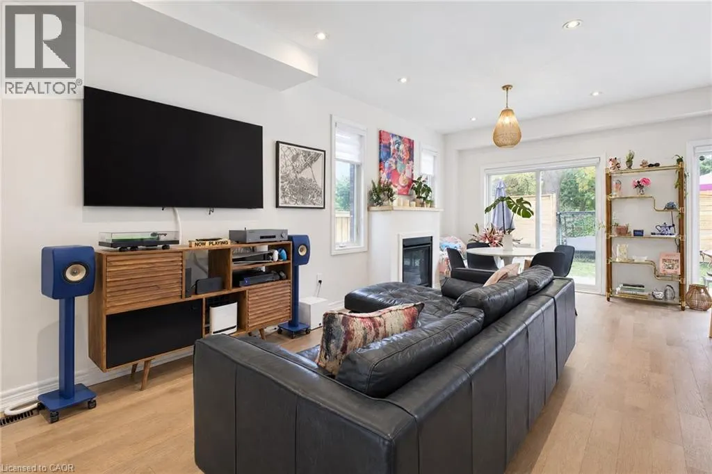 60 STARLING Drive