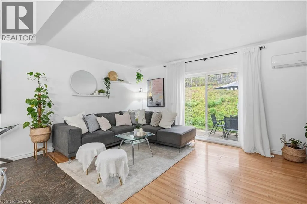 162 JANSEN Avenue Unit# 26 #26