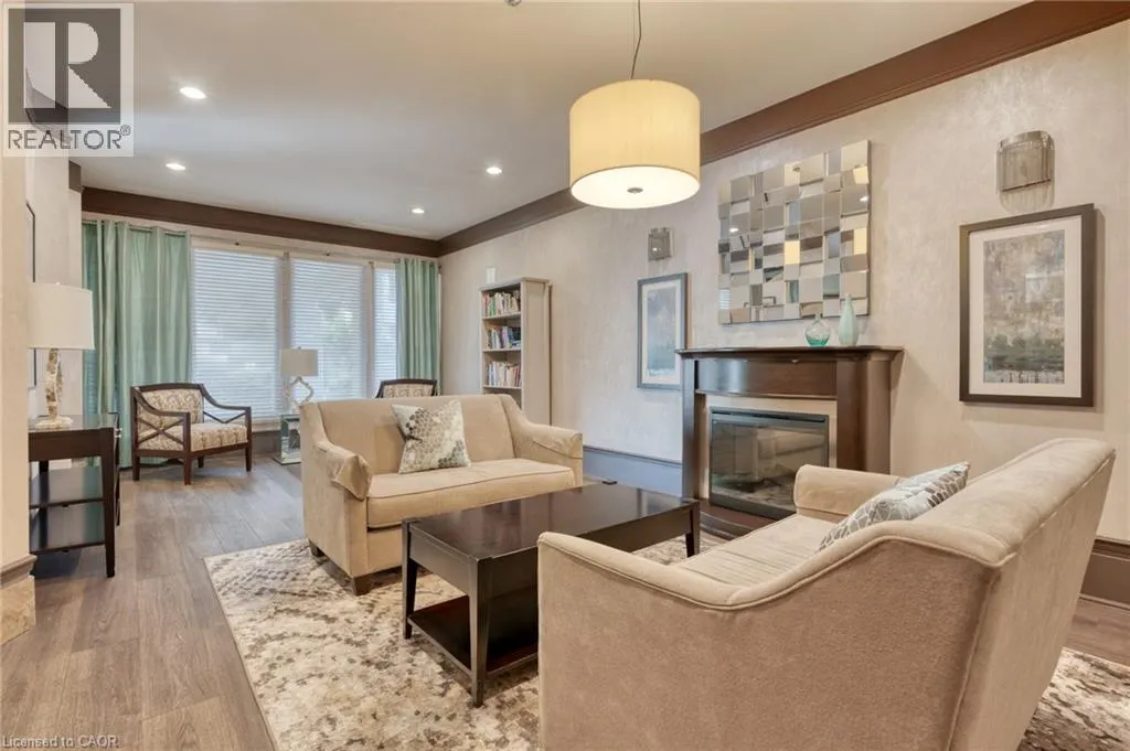 67 CAROLINE Street S Unit# 13A #13A
