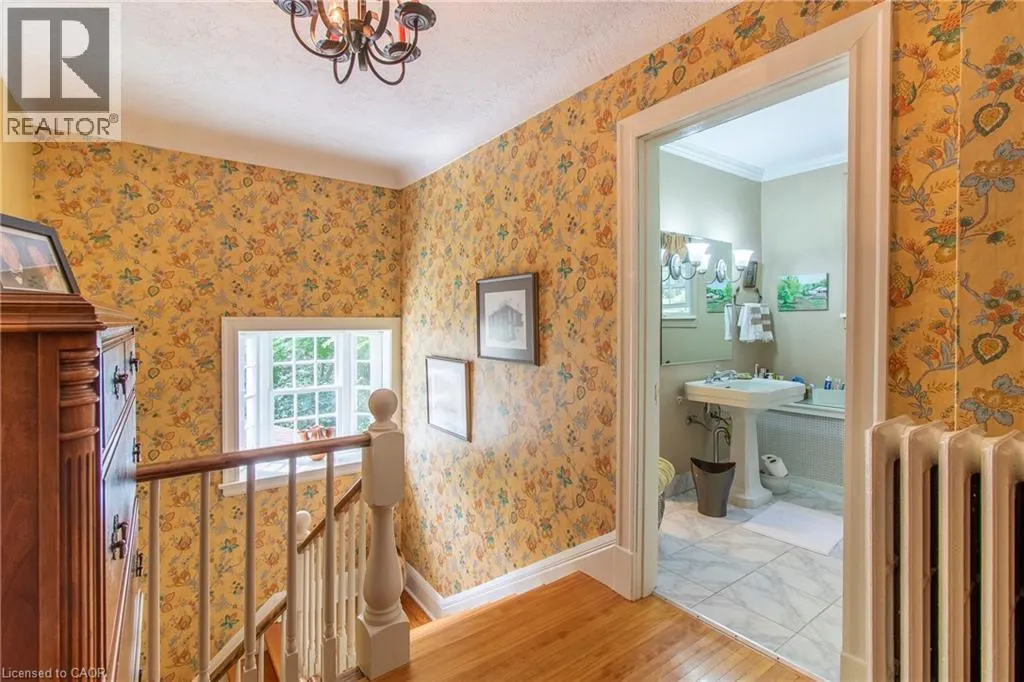 312 NELSON Street W