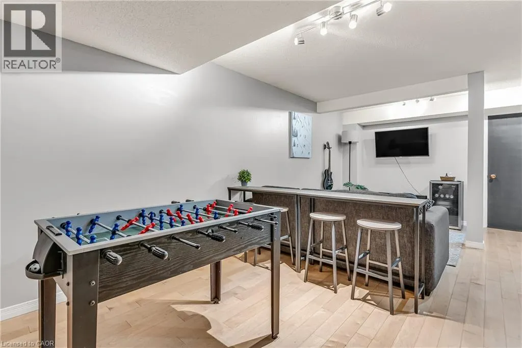 232 KINGSWOOD Drive Unit# 5 #5