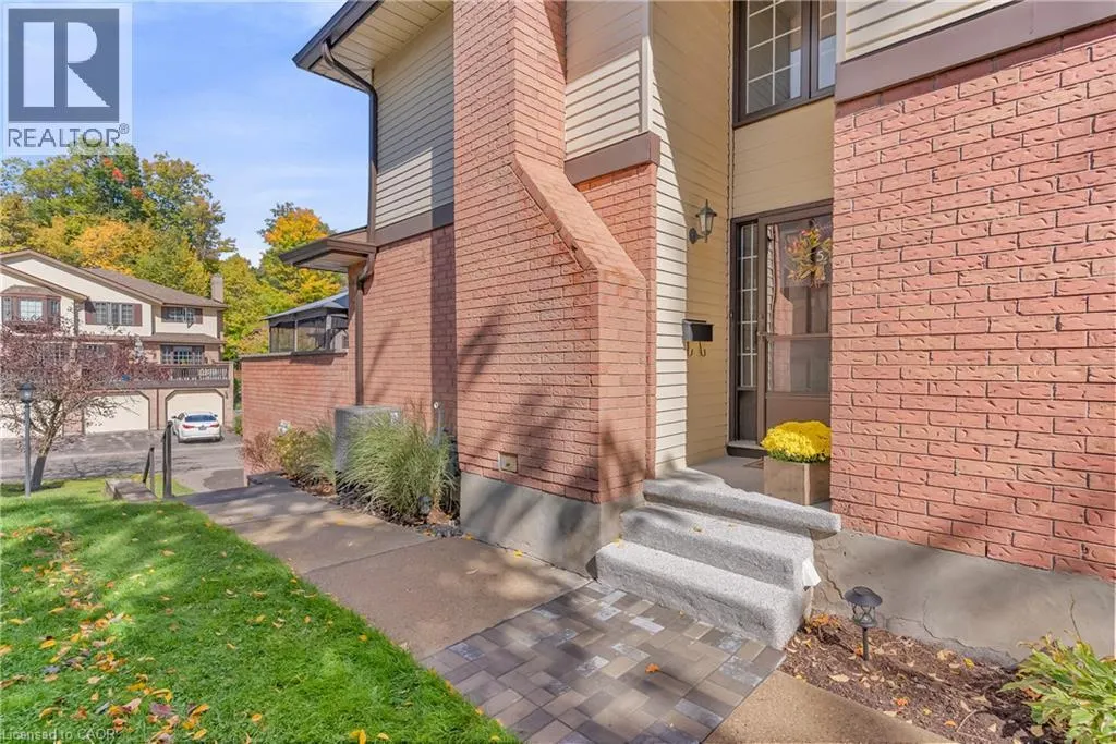 232 KINGSWOOD Drive Unit# 5 #5