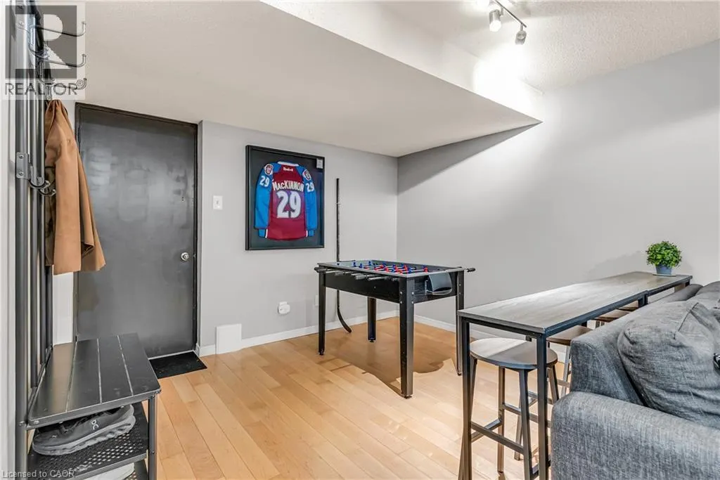 232 KINGSWOOD Drive Unit# 5 #5