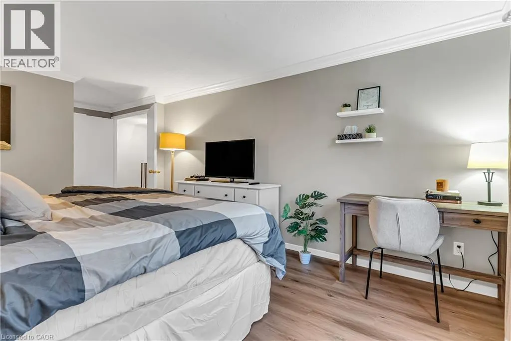 232 KINGSWOOD Drive Unit# 5 #5