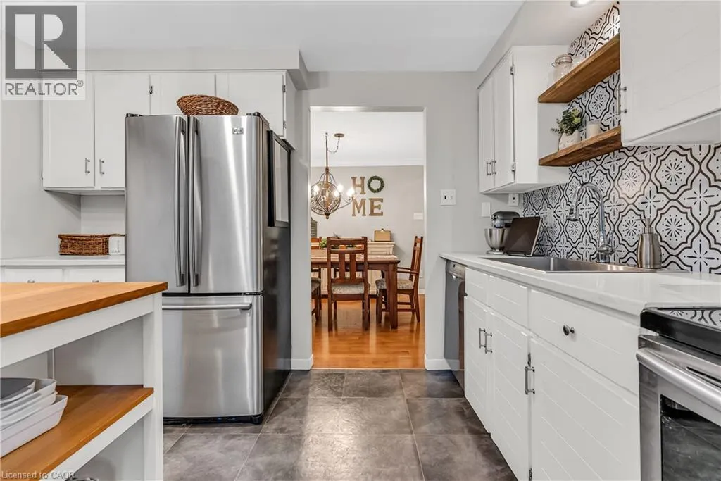 232 KINGSWOOD Drive Unit# 5 #5