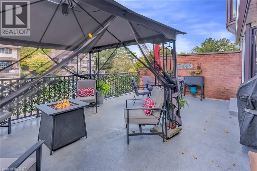 232 KINGSWOOD Drive Unit# 5 #5